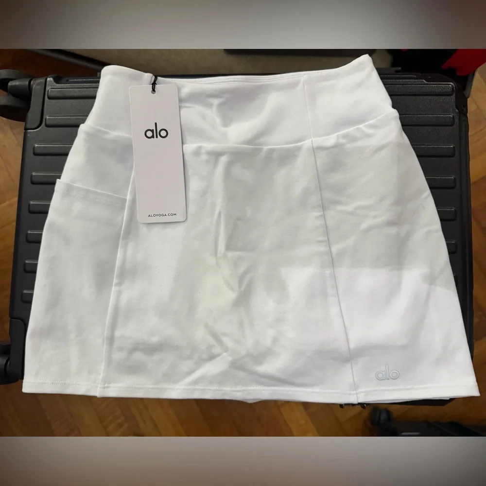 (NWT) ALO YOGA Airbrush High-Waist Good Form Tennis Skirt (with short attached)